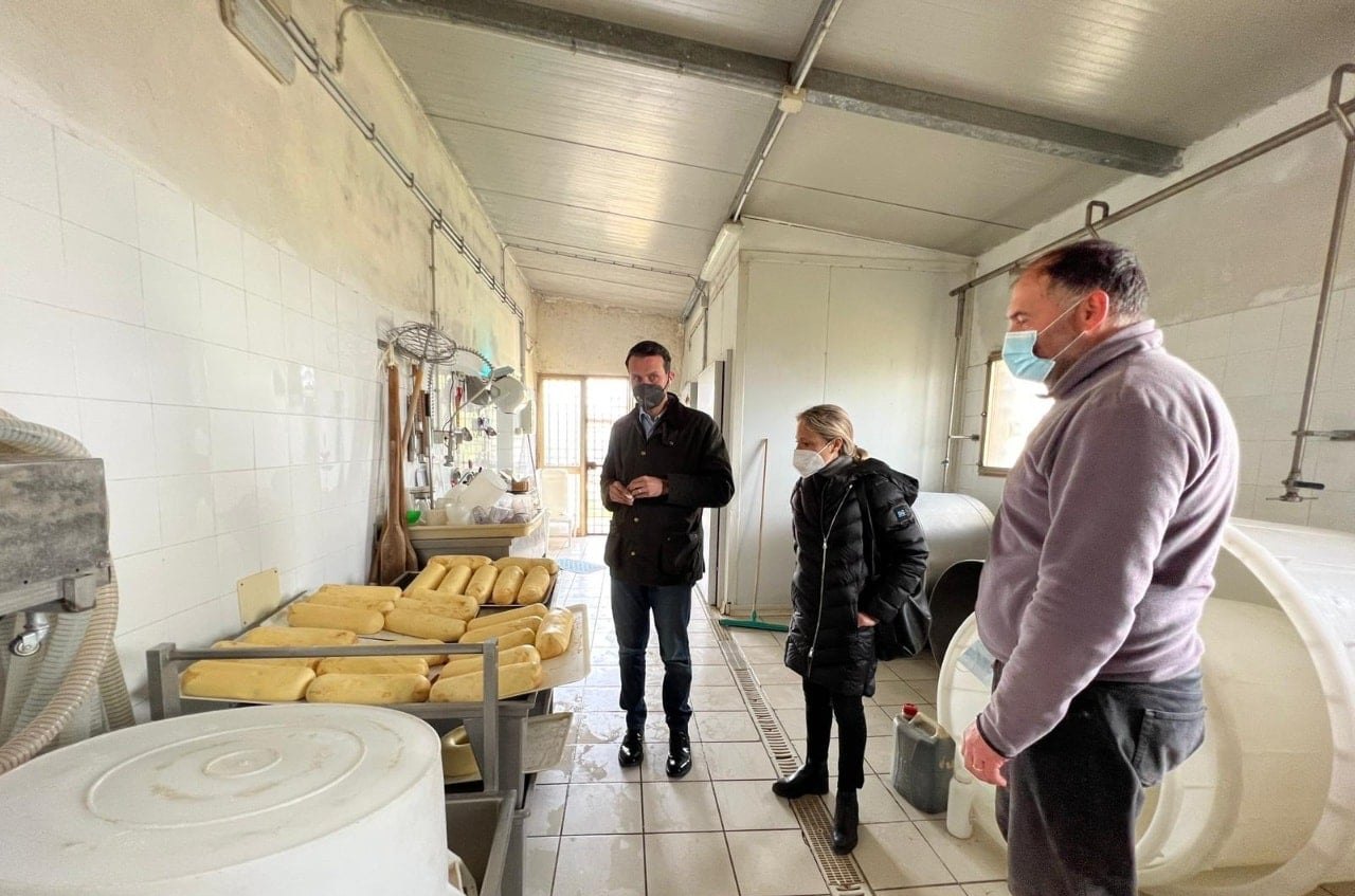 IL VICESINDACO E L’ASSESSORE DI FIUMICINO IN VISITA ALLA FATTORIA